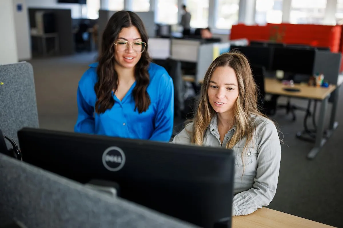 Deux jeunes collaboratrices Romande Energie