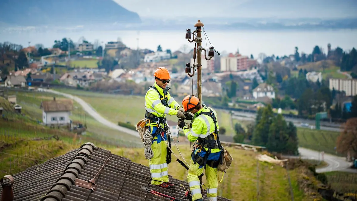 Électriciens Romande Energie à l'ouvrage