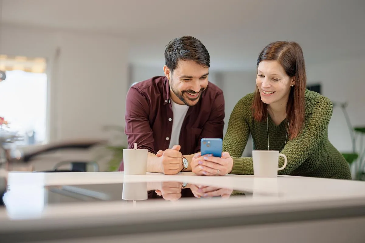 Clients Romande Energie sur leur téléphone