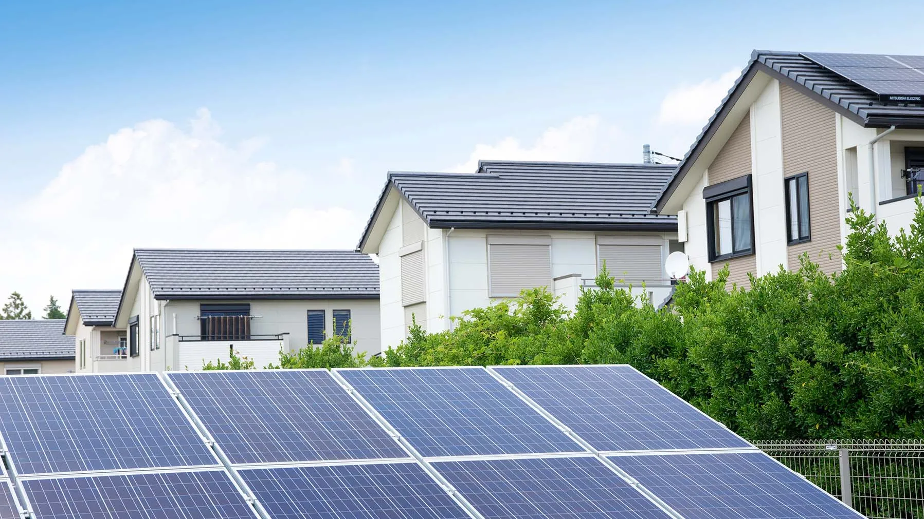 Toits avec panneaux solaires