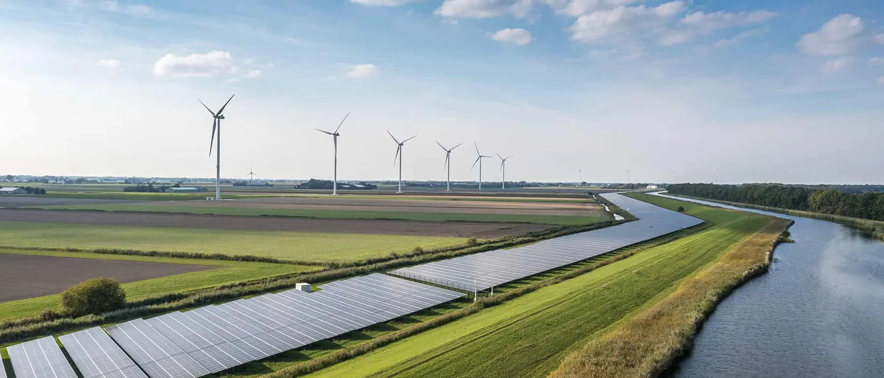 Paysage avec éoliennes